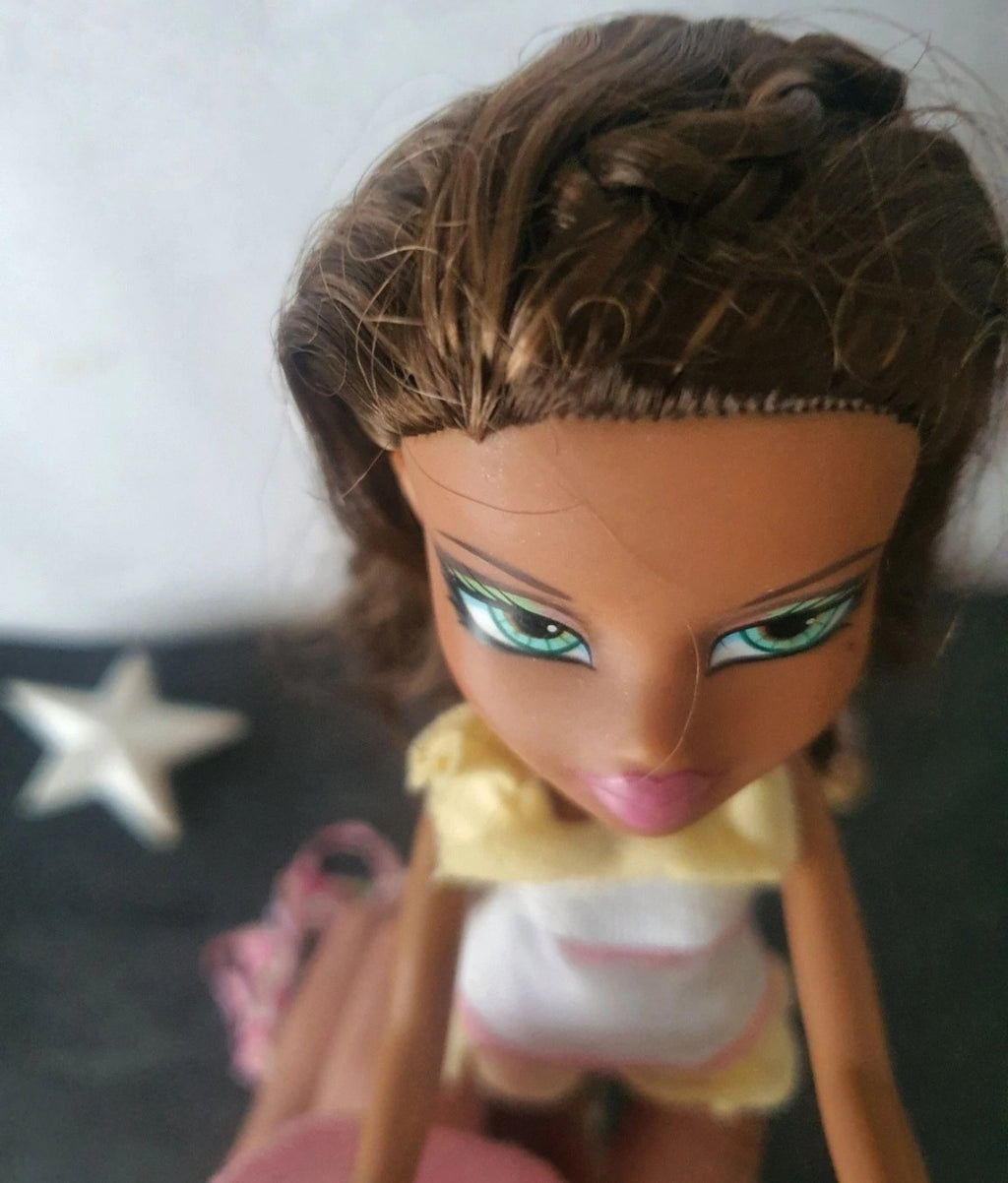 Bratz Yasmin Spring Break – Poupée avec accessoires 🌴☀️