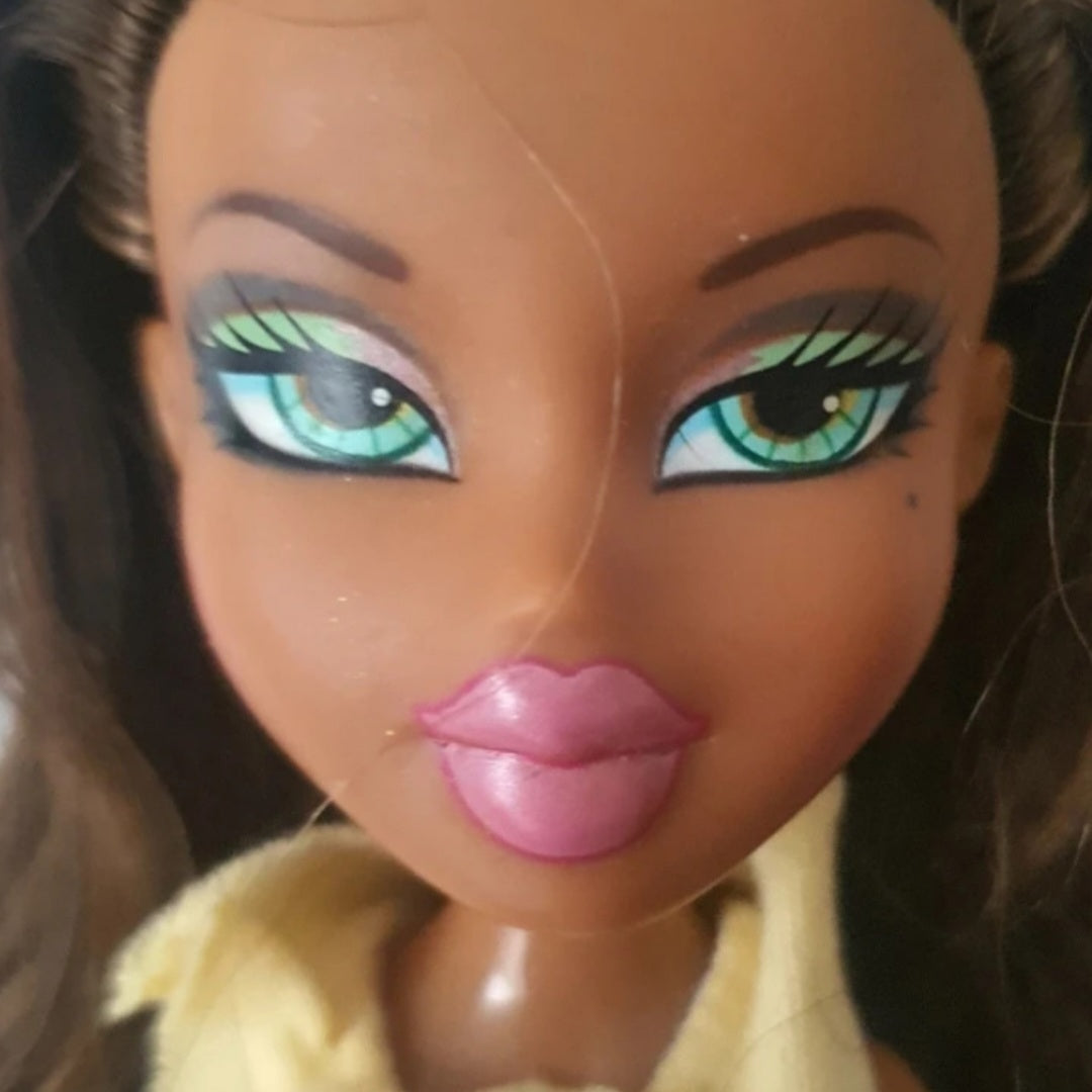 Bratz Yasmin Spring Break – Poupée avec accessoires 🌴☀️