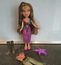 Bratz Yasmin Genie – Poupée avec deux tenues et accessoires ✨