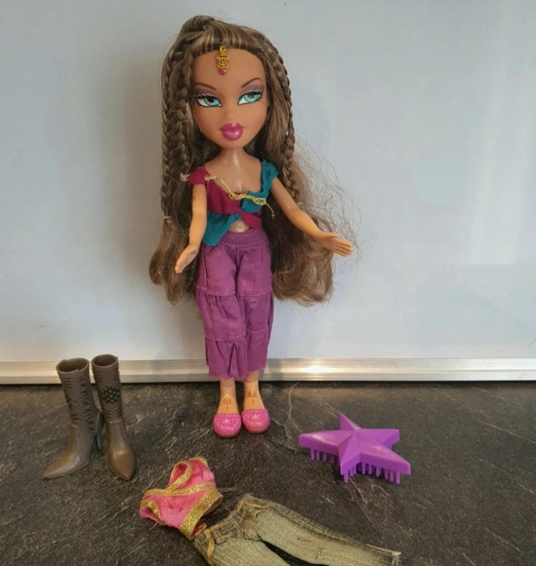 Bratz Yasmin Genie – Poupée avec deux tenues et accessoires ✨