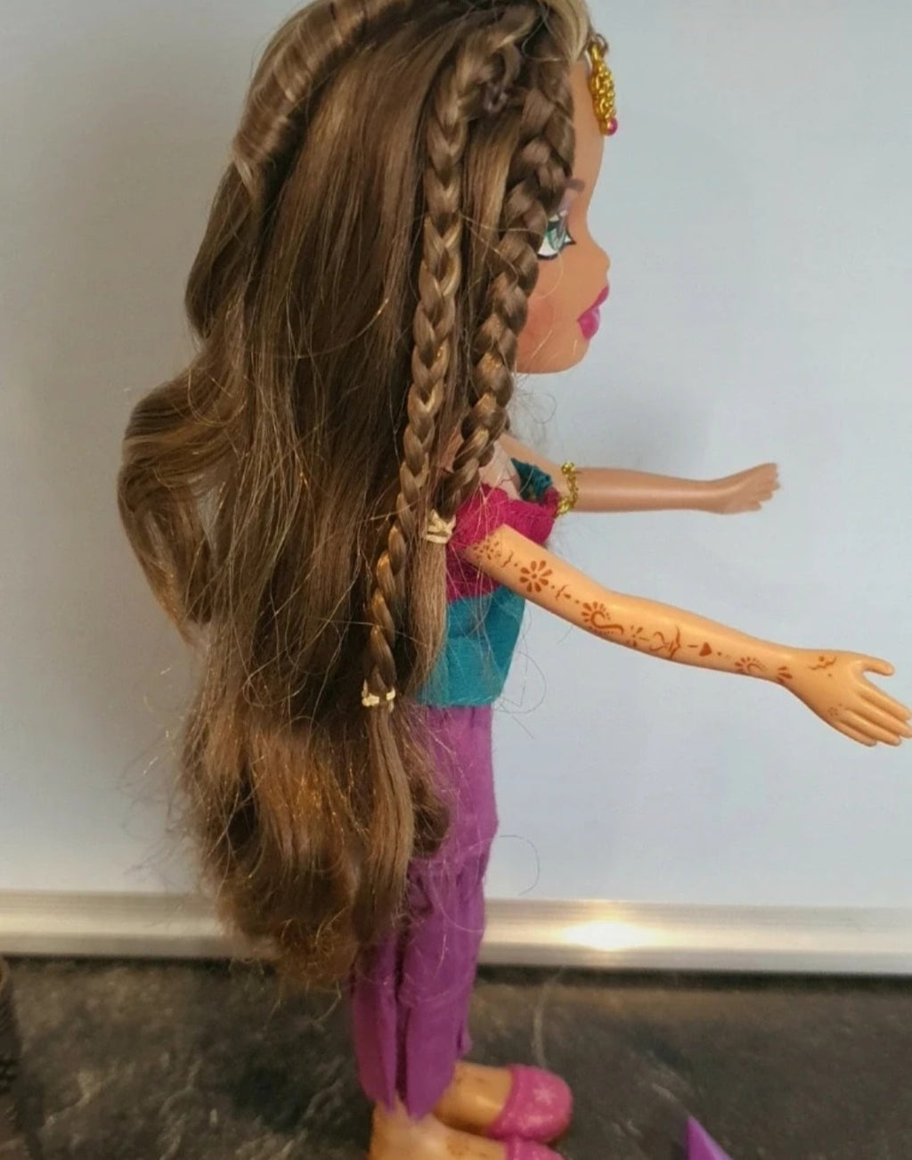 Bratz Yasmin Genie – Poupée avec deux tenues et accessoires ✨