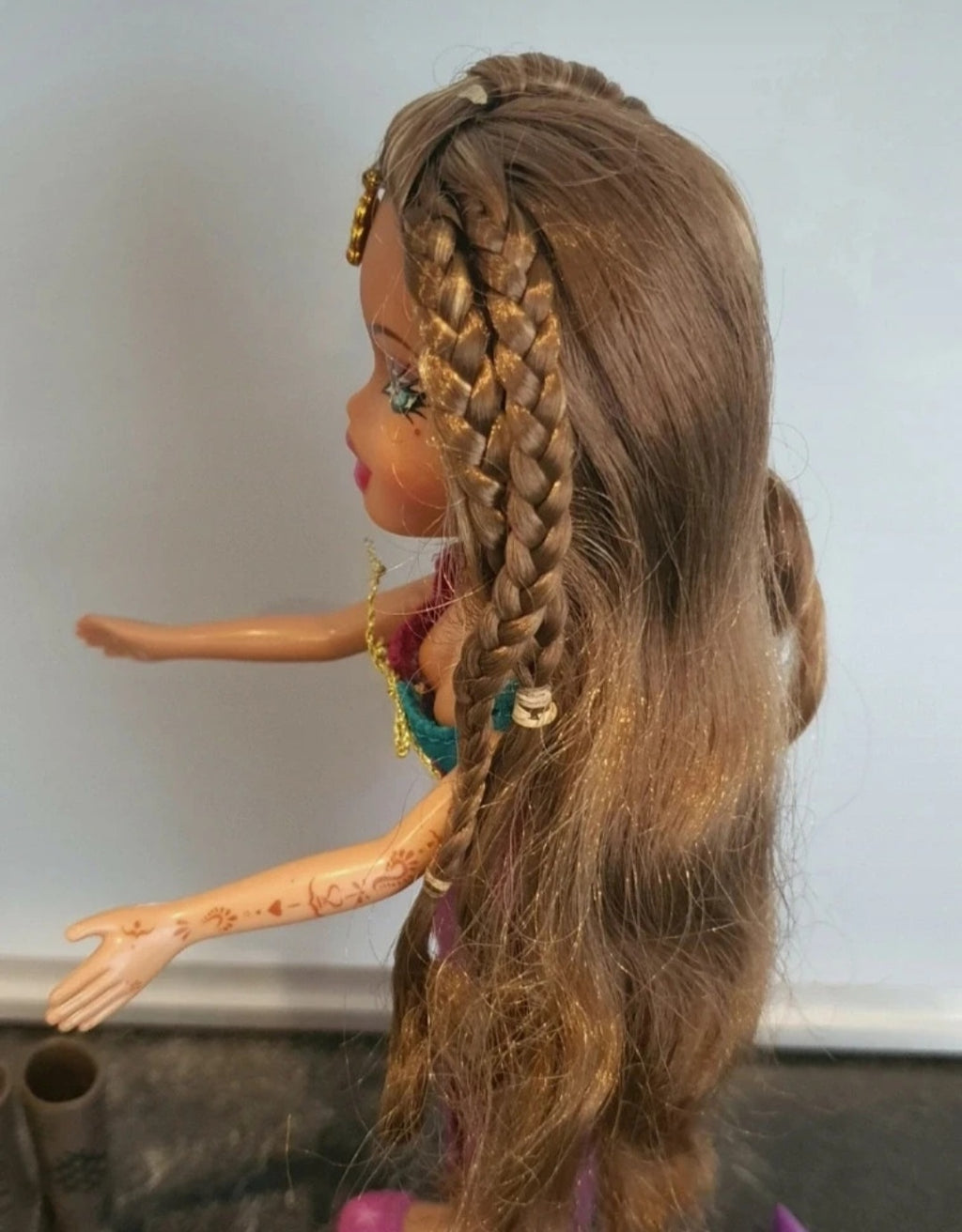 Bratz Yasmin Genie – Poupée avec deux tenues et accessoires ✨