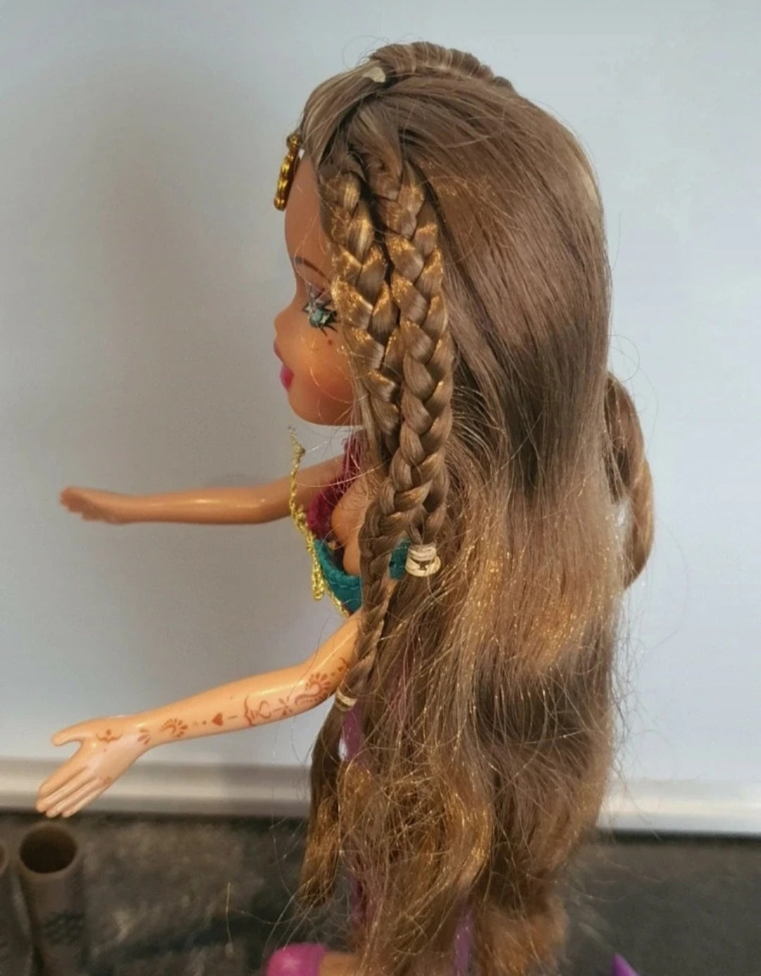 Bratz Yasmin Genie – Poupée avec deux tenues et accessoires ✨