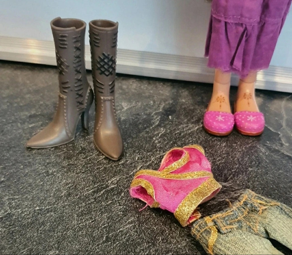 Bratz Yasmin Genie – Poupée avec deux tenues et accessoires ✨