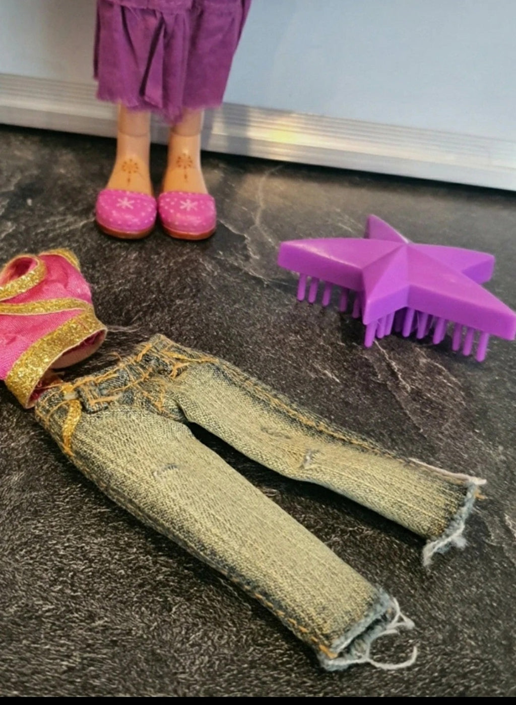 Bratz Yasmin Genie – Poupée avec deux tenues et accessoires ✨