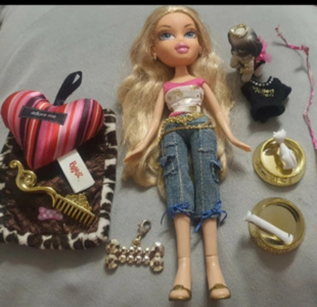 Bratz Pampered Pupz Cloe – Poupée de Collection avec Accessoires et Chien MGA