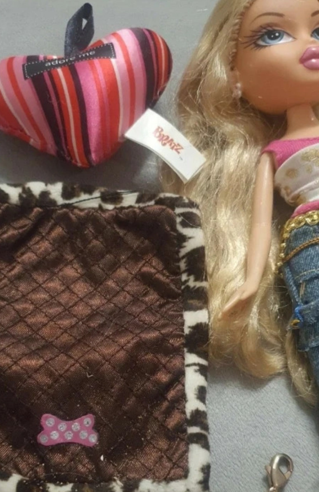 Bratz Pampered Pupz Cloe – Poupée de Collection avec Accessoires et Chien MGA