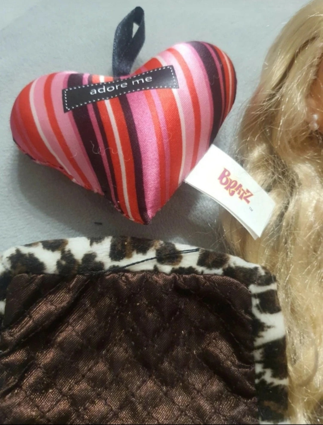 Bratz Pampered Pupz Cloe – Poupée de Collection avec Accessoires et Chien MGA