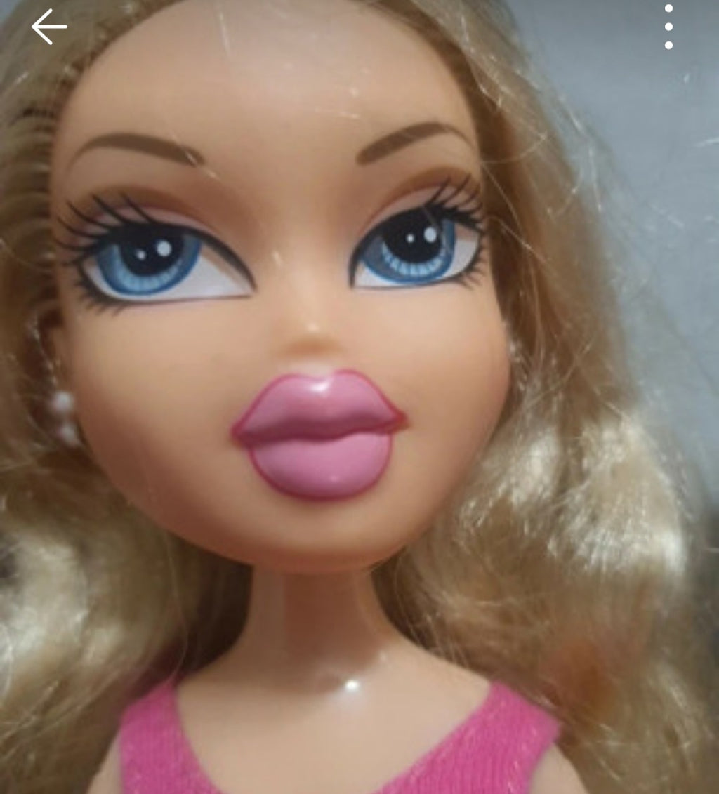 Bratz Pampered Pupz Cloe – Poupée de Collection avec Accessoires et Chien MGA