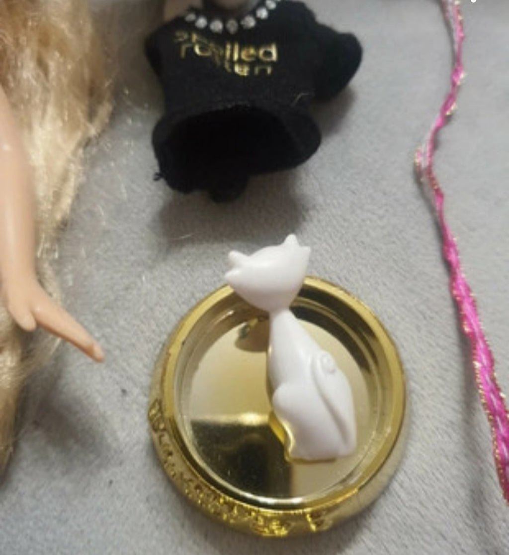 Bratz Pampered Pupz Cloe – Poupée de Collection avec Accessoires et Chien MGA