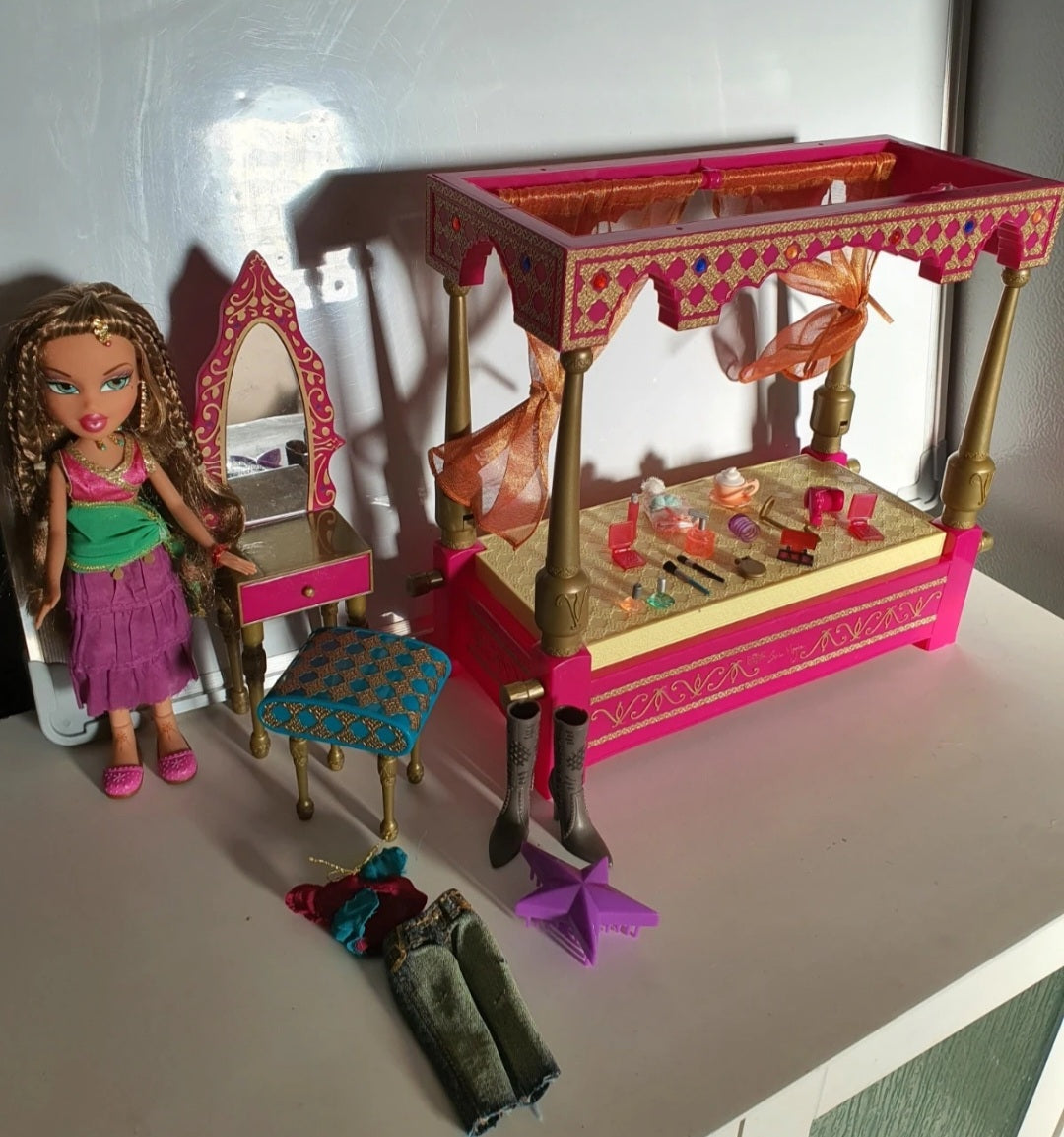 Bratz Yasmin Genie avec chambre / Vanity Genie MGA.
