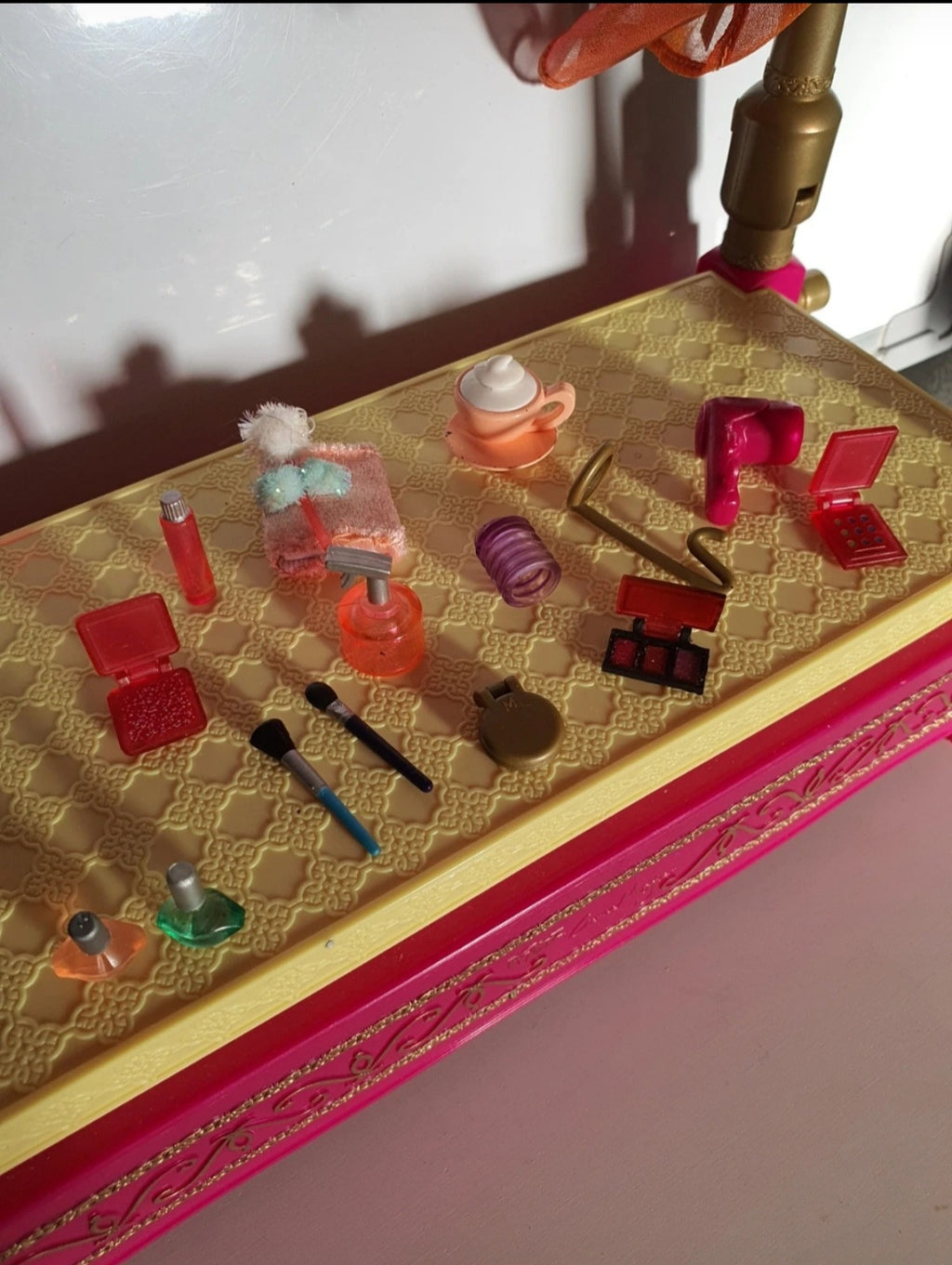 Bratz Yasmin Genie avec chambre / Vanity Genie MGA.