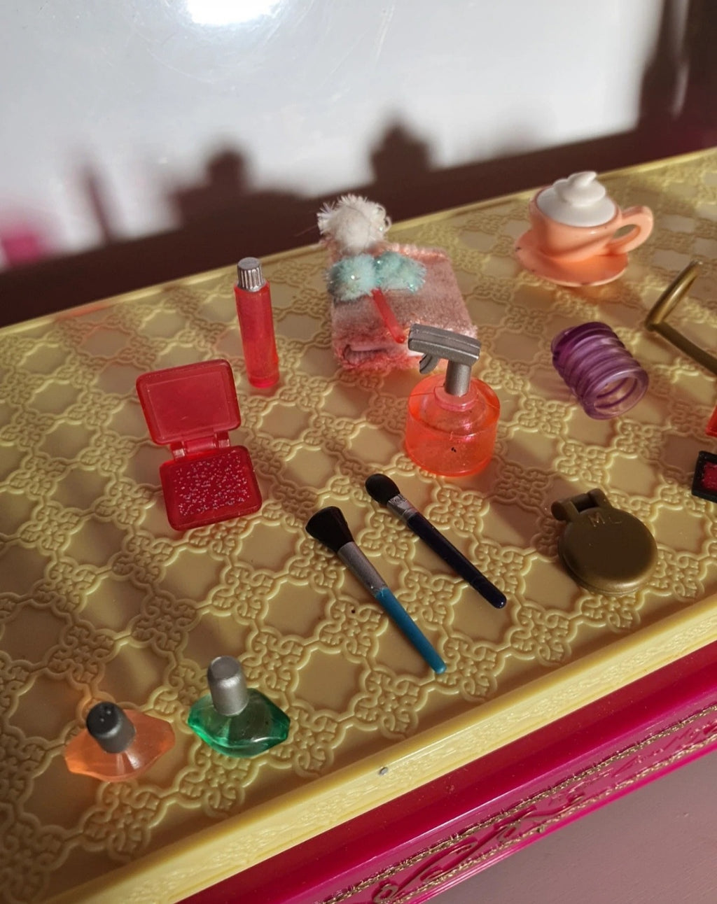 Bratz Yasmin Genie avec chambre / Vanity Genie MGA.