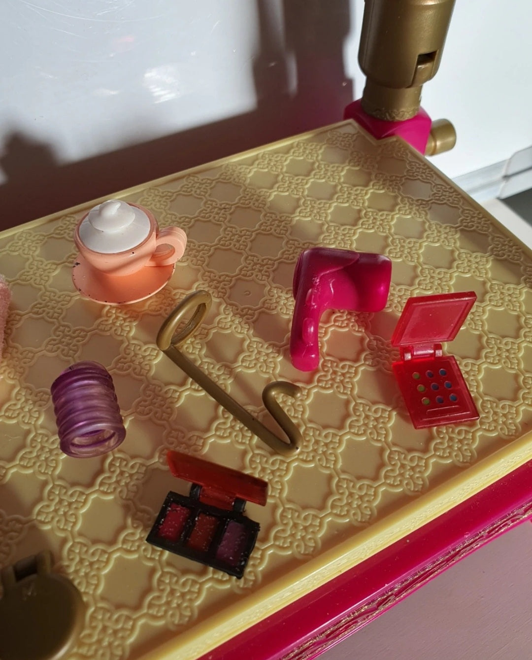 Bratz Yasmin Genie avec chambre / Vanity Genie MGA.