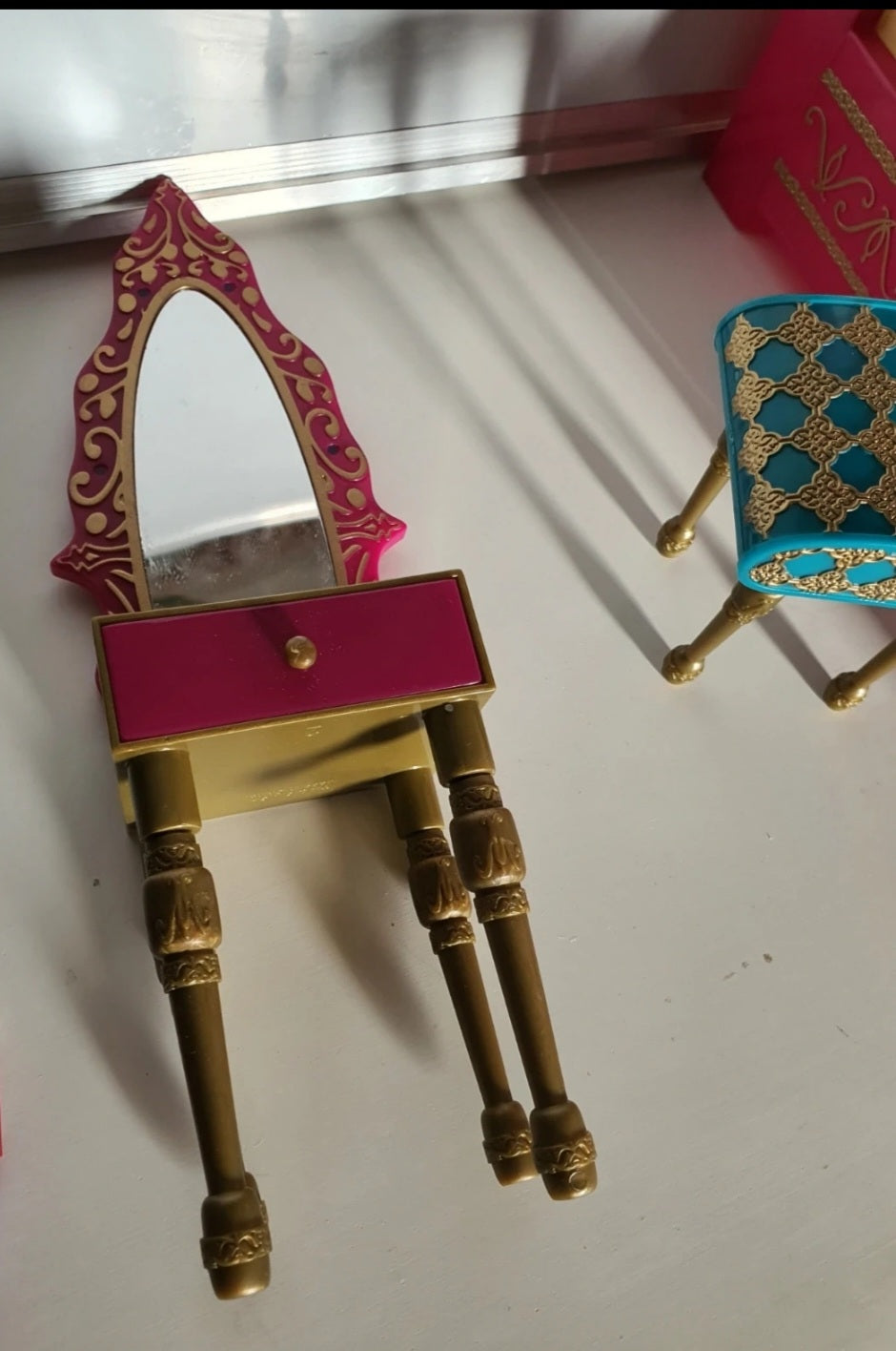 Bratz Yasmin Genie avec chambre / Vanity Genie MGA.