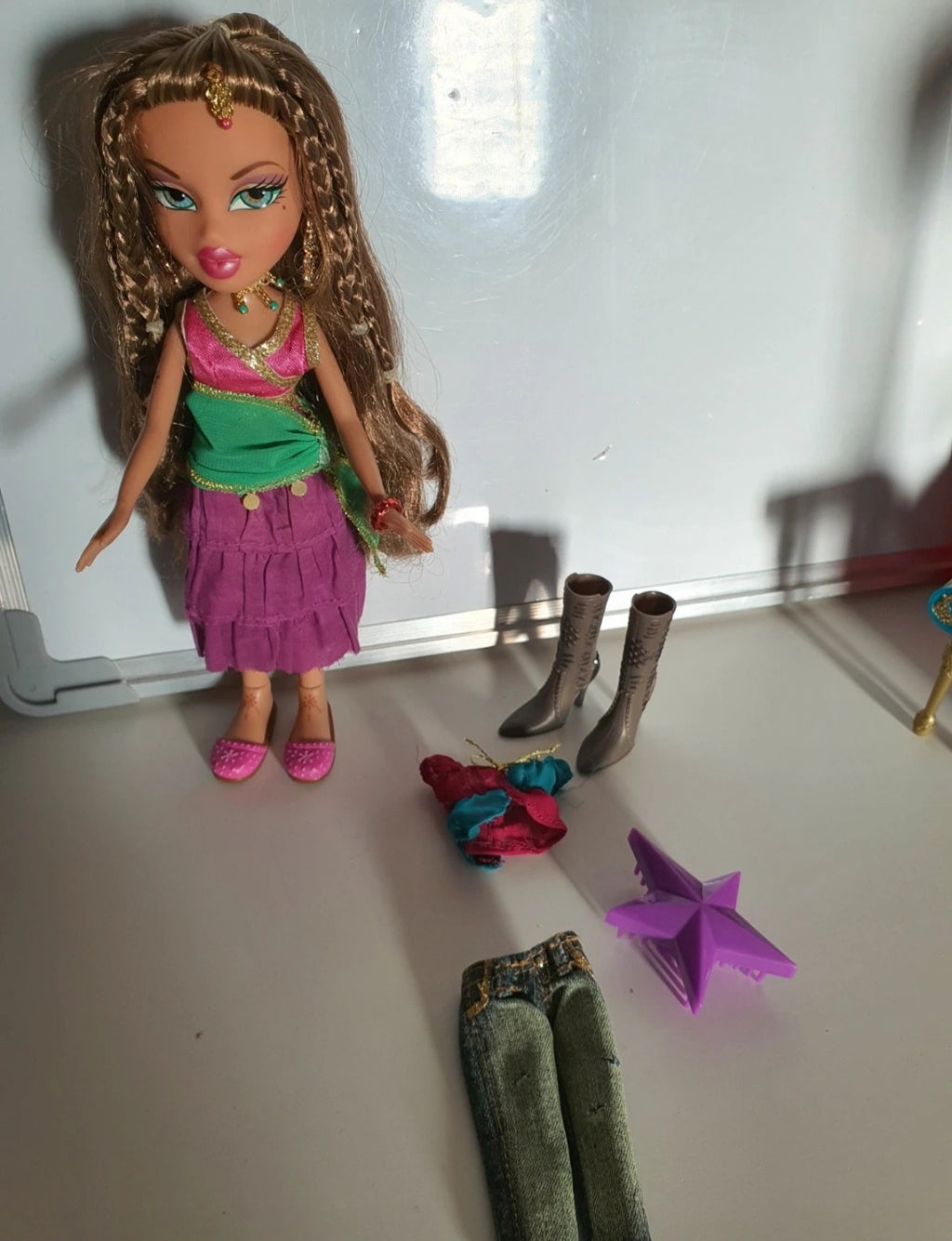 Bratz Yasmin Genie avec chambre / Vanity Genie MGA.