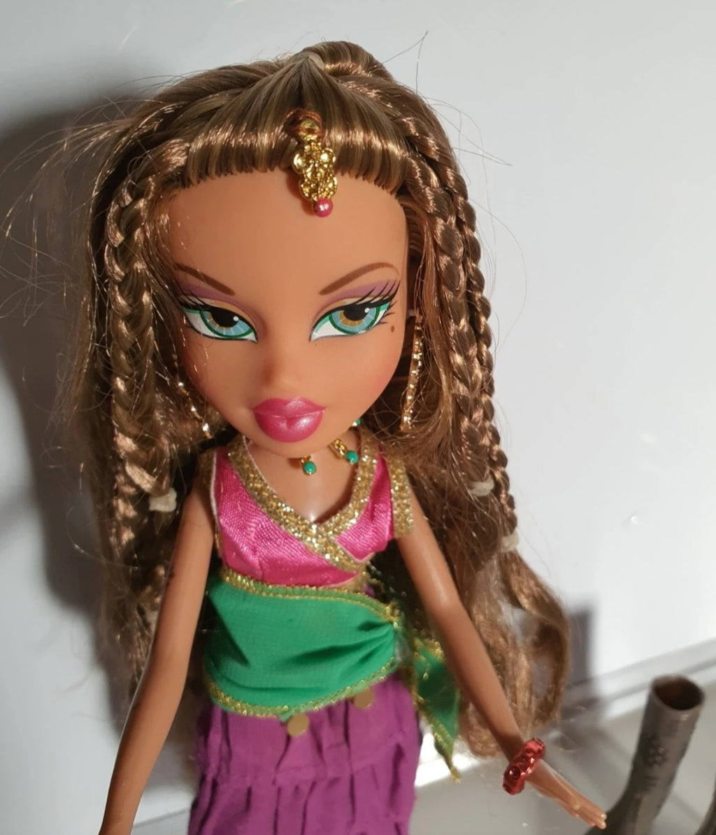 Bratz Yasmin Genie avec chambre / Vanity Genie MGA.
