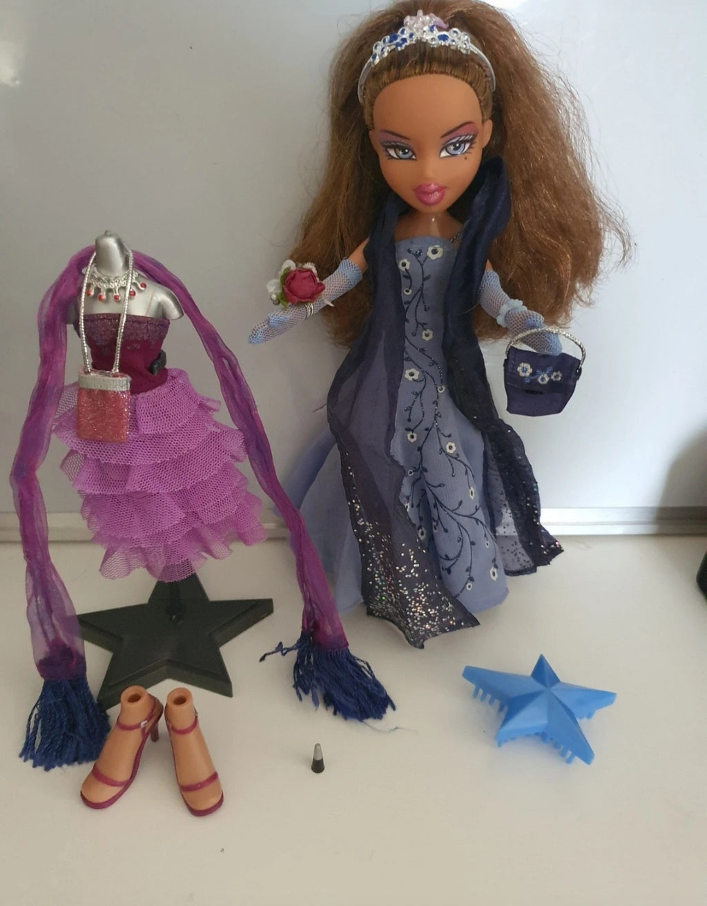 Bratz Yasmin Formal Funk – Poupée avec tenues et accessoires