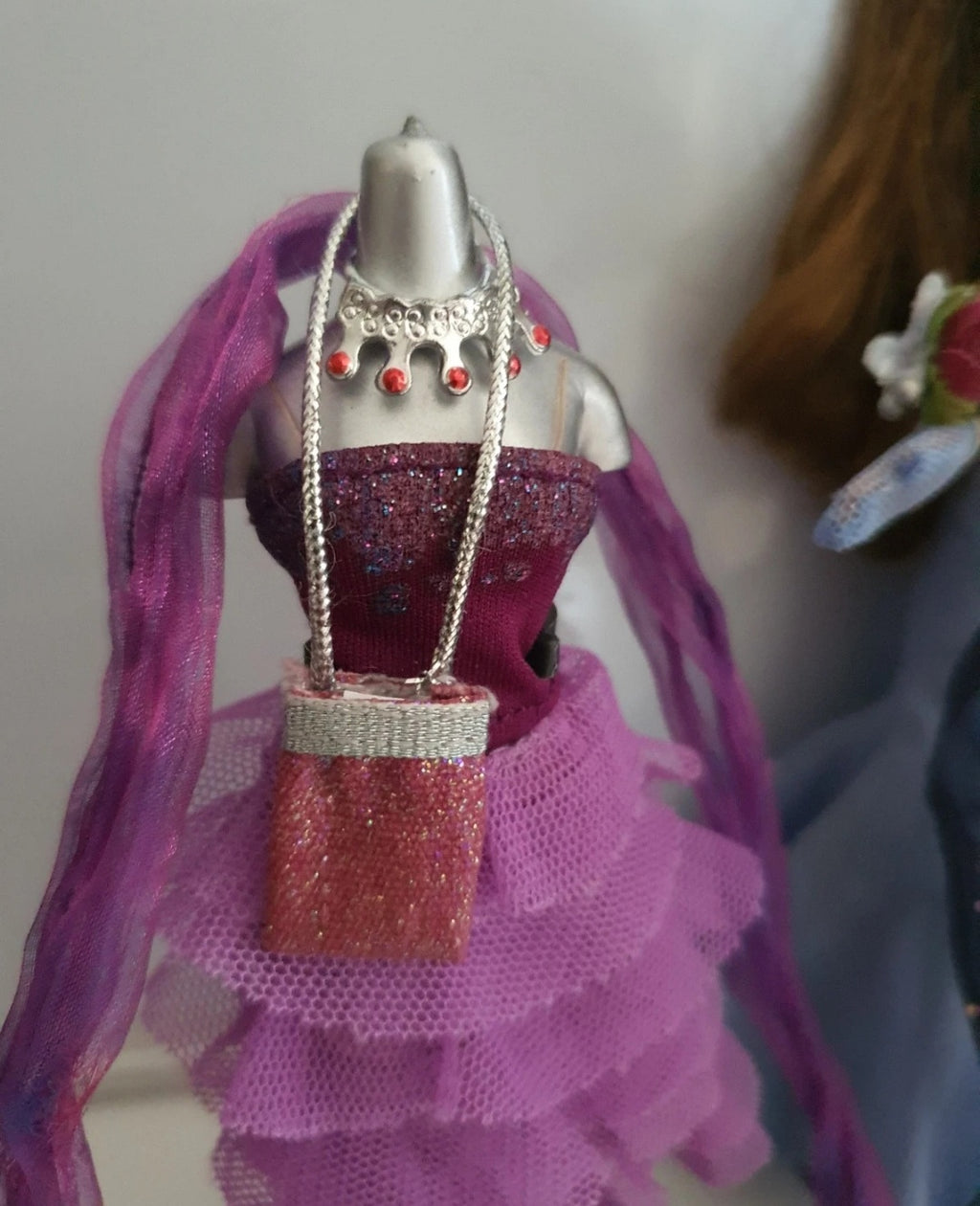 Bratz Yasmin Formal Funk – Poupée avec tenues et accessoires