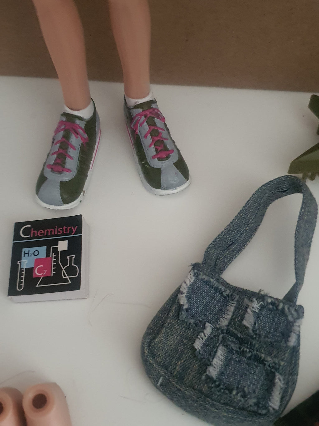 Bratz Phoebe Back to School (BTS School) Doll with Clothes & Accessories