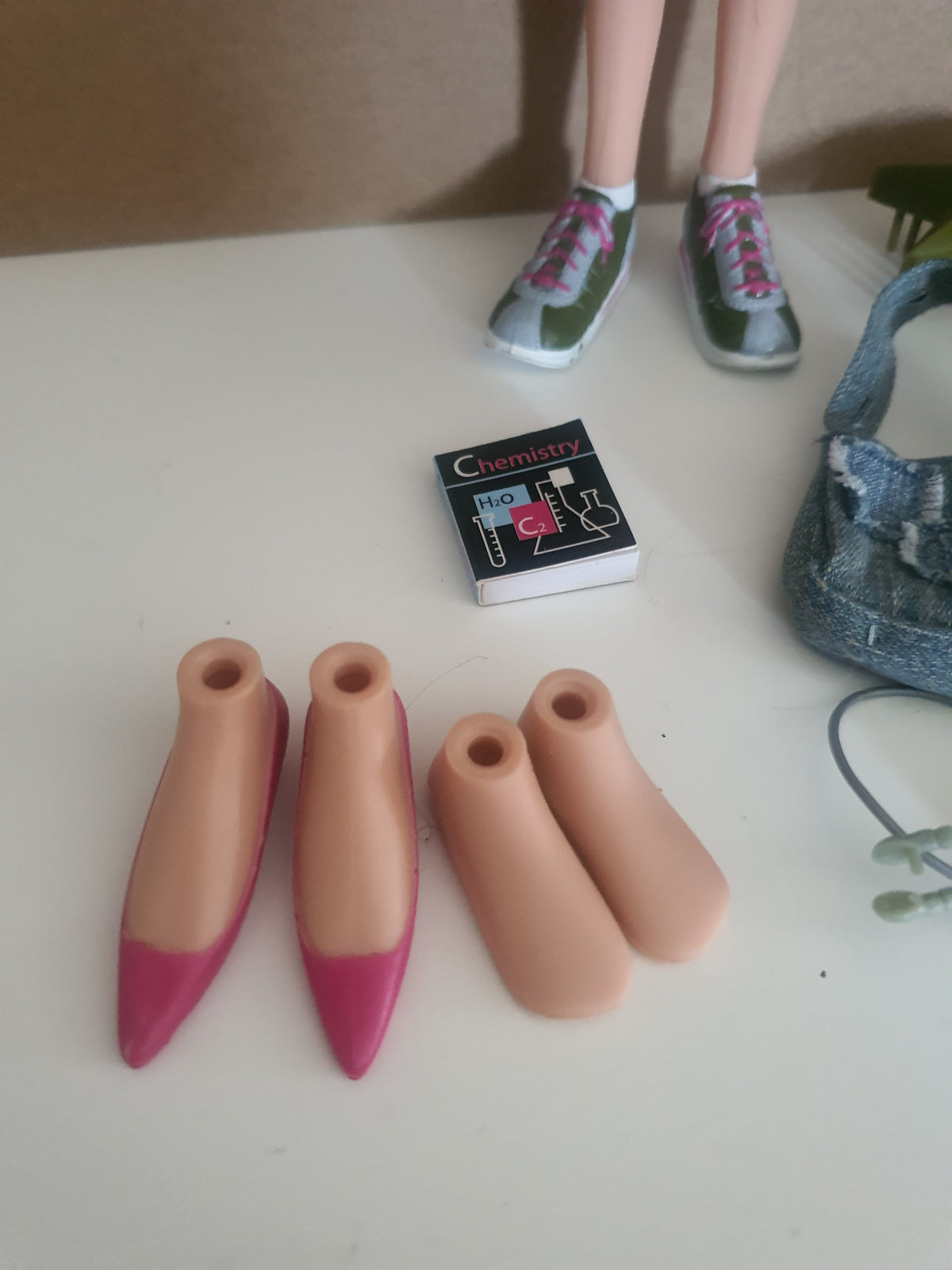Bratz Phoebe Back to School (BTS School) Doll with Clothes & Accessories