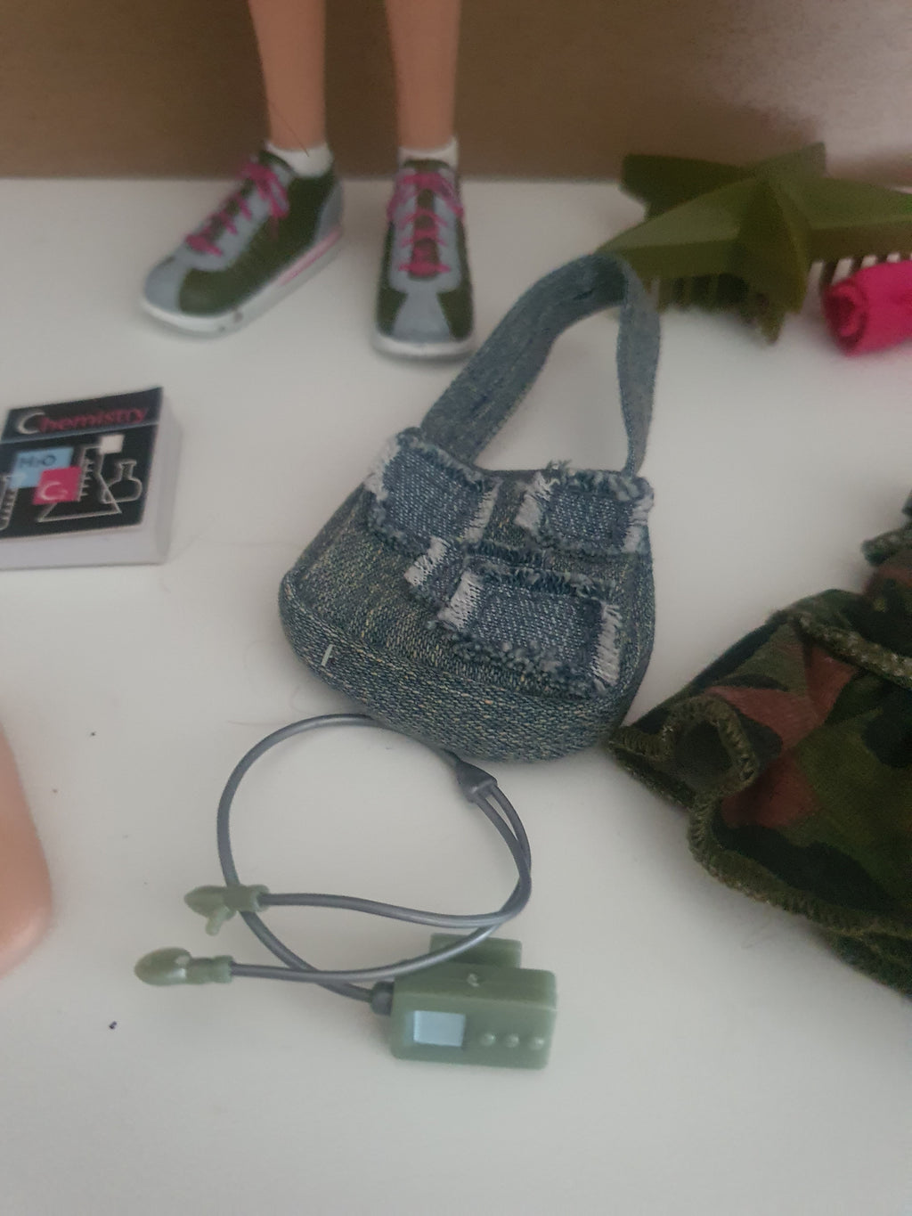 Bratz Phoebe Back to School (BTS School) Doll with Clothes & Accessories