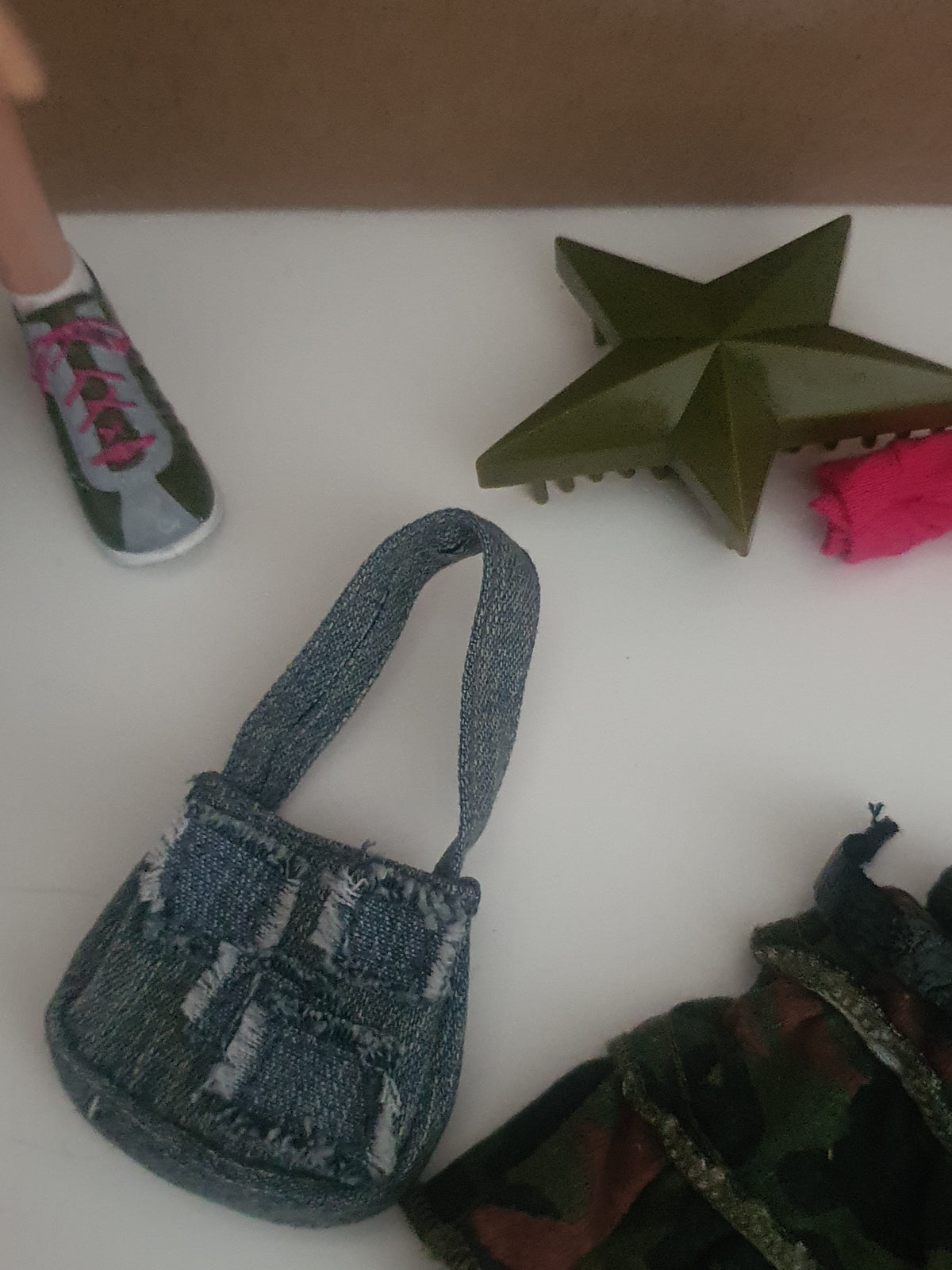 Bratz Phoebe Back to School (BTS School) Doll with Clothes & Accessories